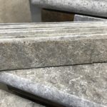 Plinthe travertin silver (gris)