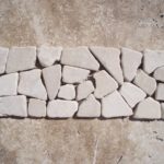 Frise de galets plat blanc